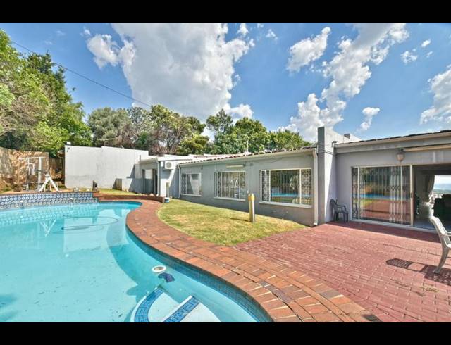 6 BEDROOM HOUSE FOR SALE IN GLENVISTA
